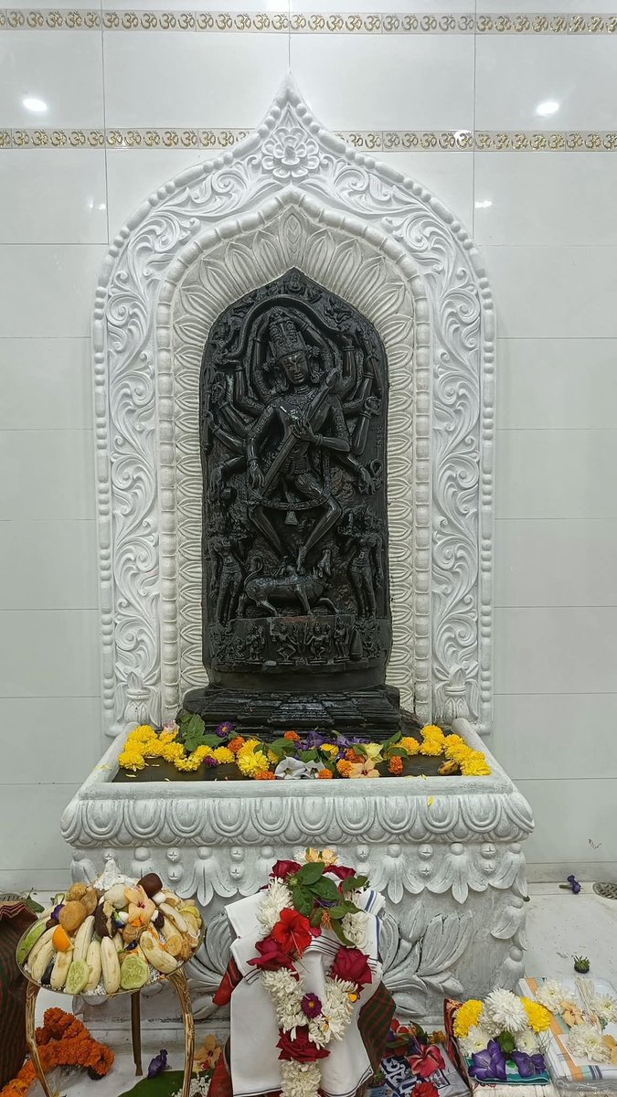 pArAsharyAyaNa's tweet photo. Śiva Nartteśvara in regular worship
at Nāṭghar, Brāhmaṇbāṛiẏā, East Bengal https://t.co/jcj2sCmDEL