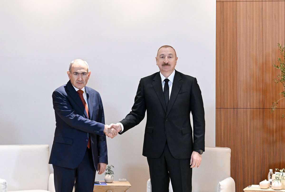 RT by @mikenov: President Ilham Aliyev held an expanded meeting with Prime Minister of the Republic of Armenia Nikol Pashinyan in Abu Dhabi.  pic.