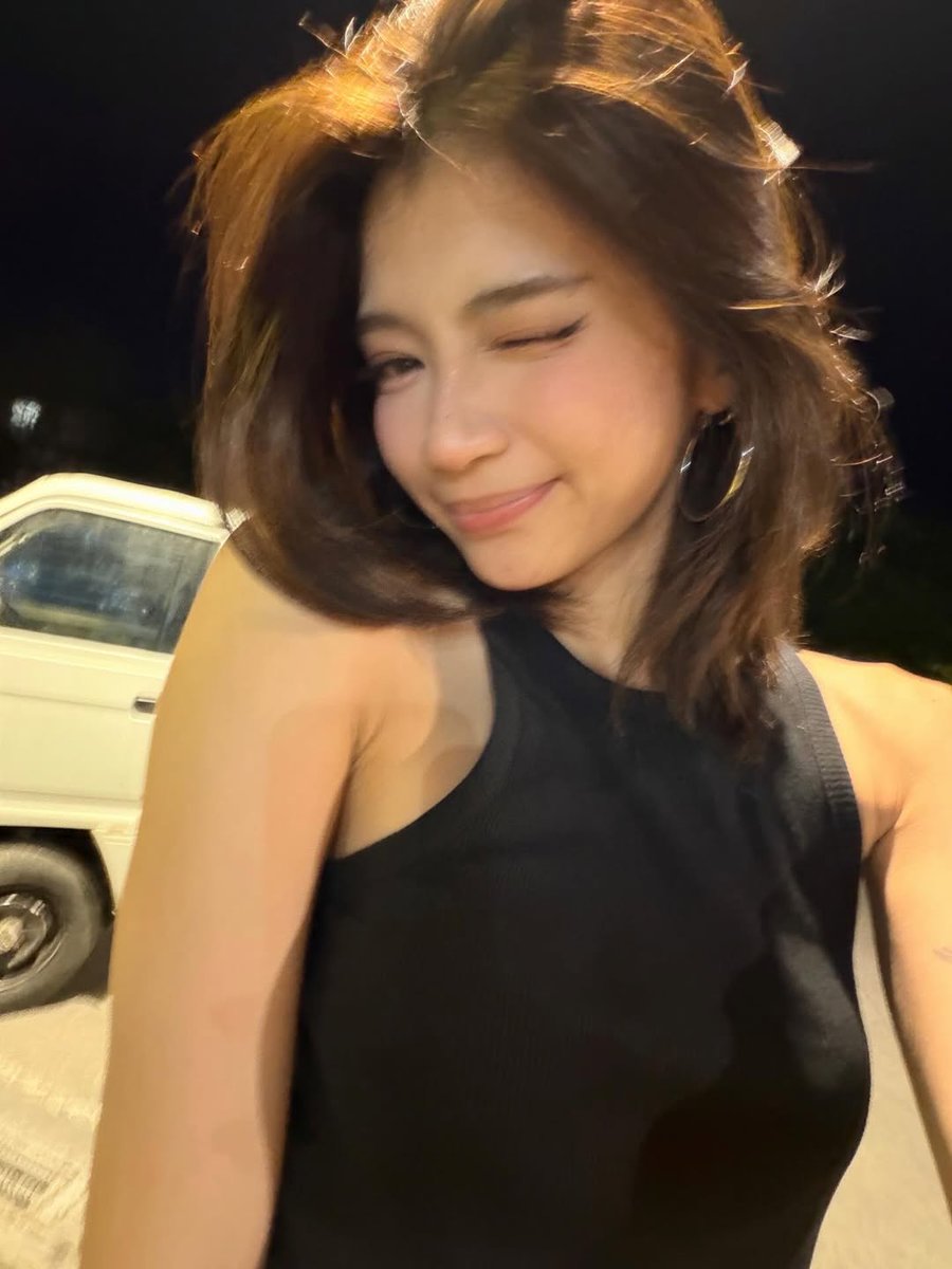 kakaiba talaga ganda ni lotte kapag naka hoop earrings jdjqndisbnsiwbsjusbwhw 🫨