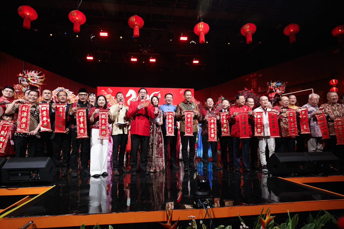 PDemokrat's tweet photo. Menko AHY menegaskan perbedaan latar belakang, pandangan, dan identitas tidak boleh menjadi penghalang untuk bersatu demi tujuan besar membangun Indonesia yang maju dan sejahtera.

“Apapun perbedaan dan keberagaman yang ada di Indonesia, tidak pernah bisa menghentikan kita untuk bersatu dalam satu tujuan besar, yaitu Indonesia yang semakin maju dan sejahtera,” ujar Menko AHY.