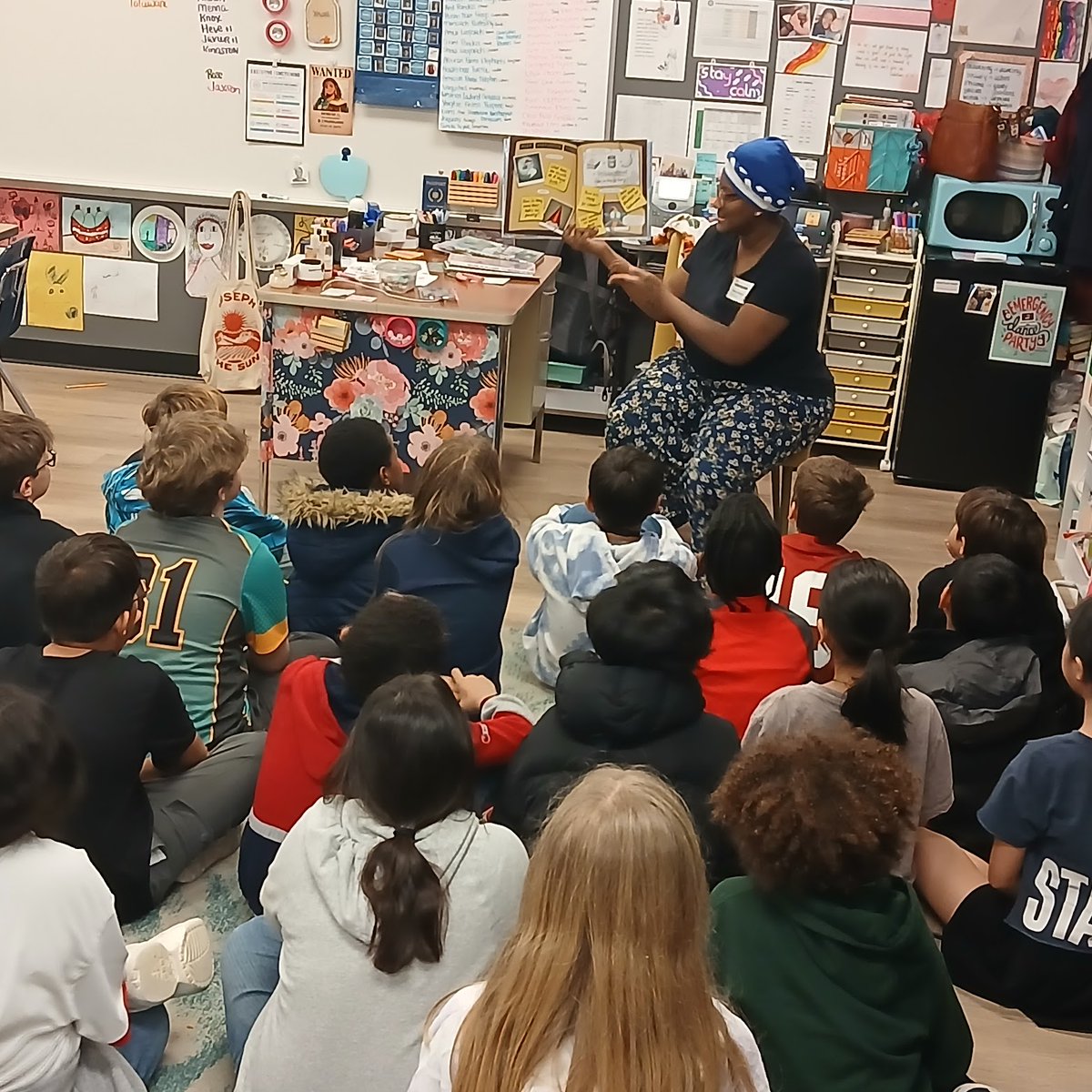 MsGeorges119's tweet photo. 100 days smarter and a crochet cake to prove it + Read-aloud fun with an @alexwillan story to prep for his visit @DmeElemRisd next week. 🎂🧶📚 Thanks for the cake and the visit @crochazykerissa #RISDDreamBig https://t.co/a7ZbeB9PRG