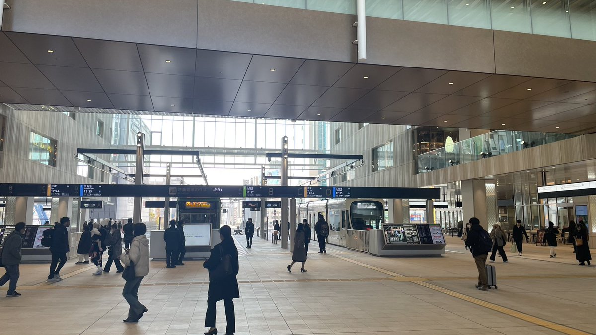 広島駅、ひっさびさにきたけどかっこよくなりすぎね？聞いてないよ？