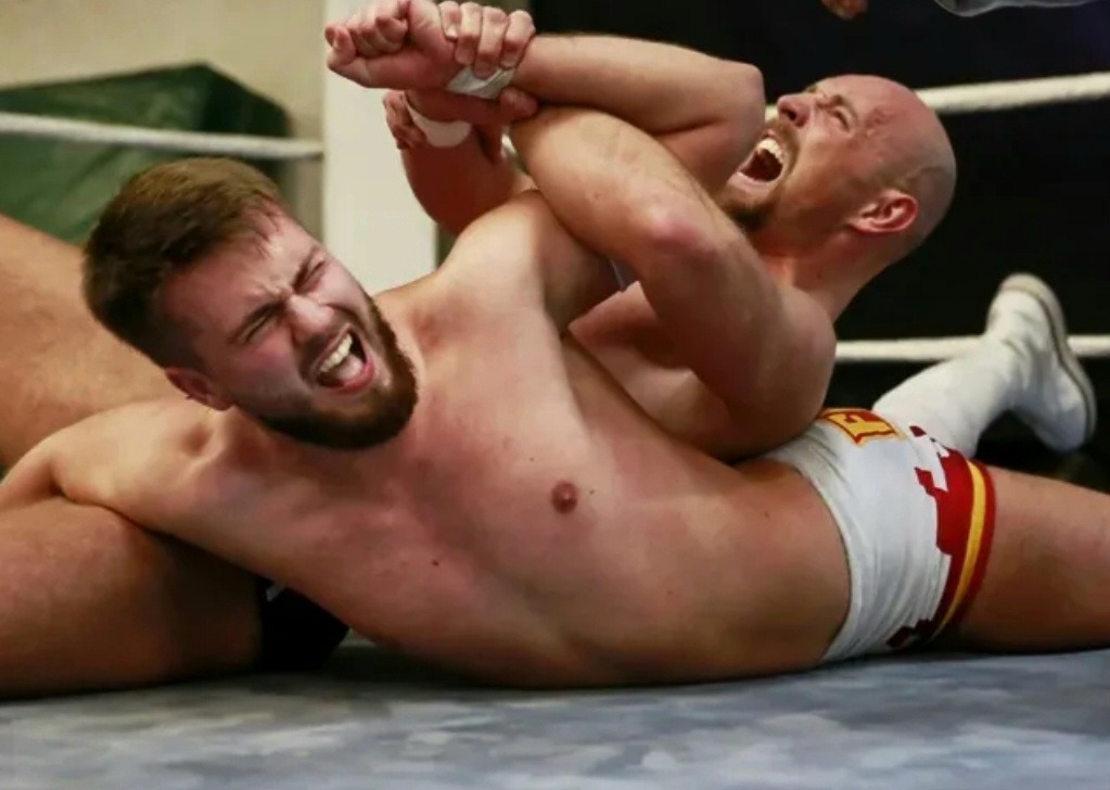 wresadam's tweet photo. Love watching a heel working some poor stud's arm!! Pro Wrestling is the best!!!
#prowrestling #wrestlers #prowrestlers #wrestlingfetish #gaywrestling #hot #trunks #bulge #bulgemen #gay #thicc #stud #armwork #armlock https://t.co/RlGPVor2y7