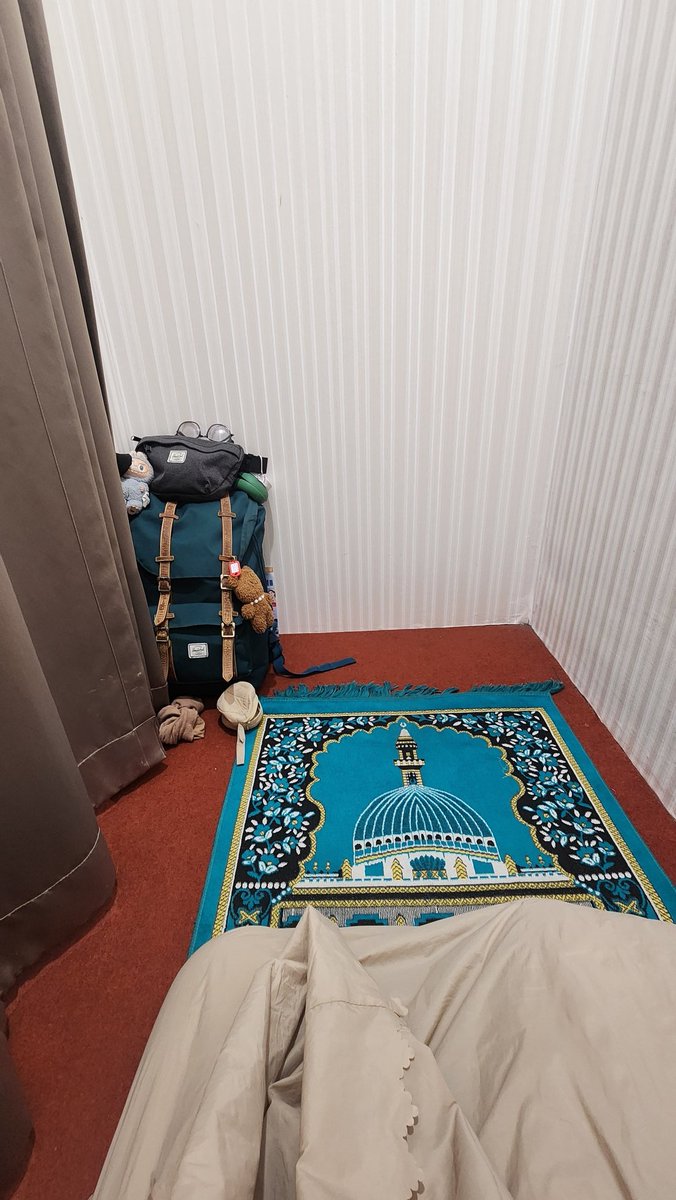 Surau Prayer Room Central Lat Phrao Mall Bangkok
Level 4, dekat tepi tepi Mil Toast House &amp; Ippudo
Tak ada tempat wuduk, more like a booth, can fit 3 male, 1 female at one time
#surau #prayerroom #suraumall #centrallatphrao