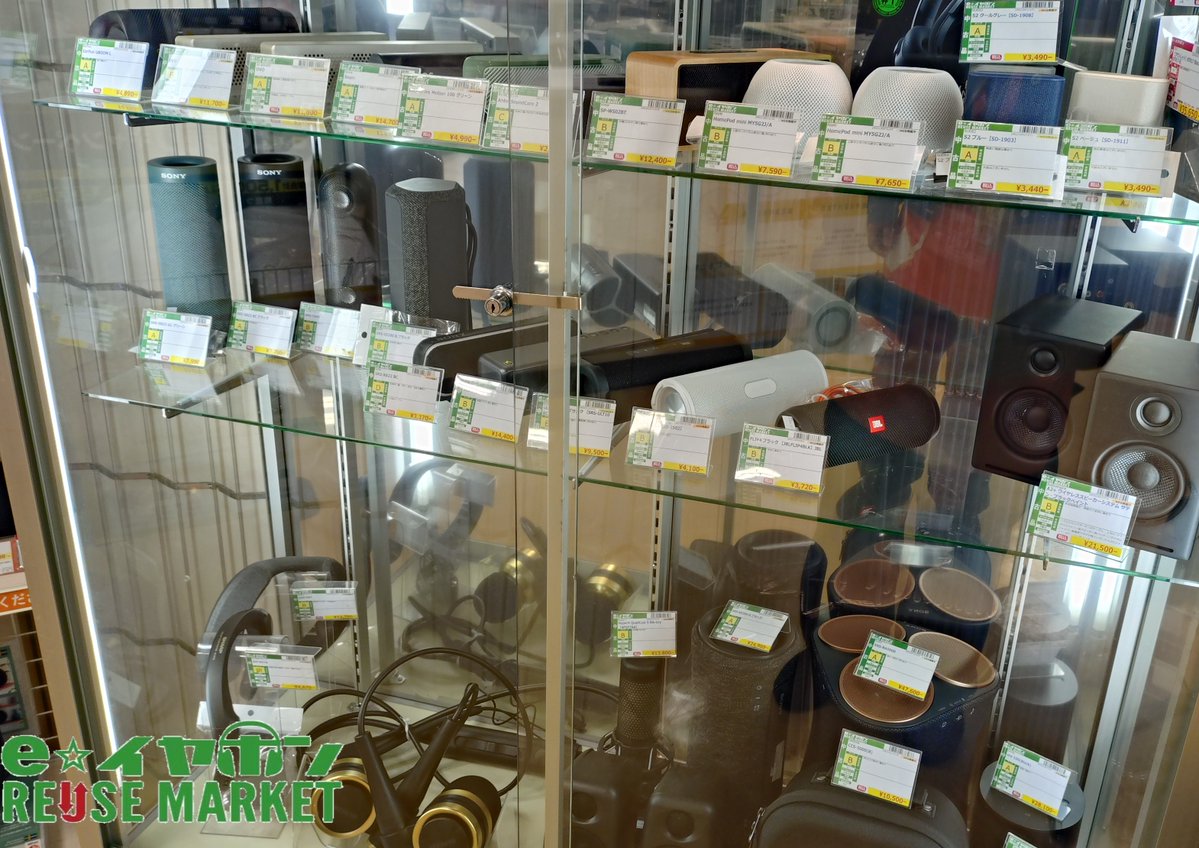 【#eイヤ名古屋大須店】 
＼📢中古商品新入荷情報／
 
Harman Kardon　【ONYX STUDIO 9】 ブラック・シルバーが1点ずつ入荷いたしました！
どちらも特記事項無しのAランク美品で御座います！

こちらのスピーカーはバッテリー内蔵型のBluetoothスピーカーで、