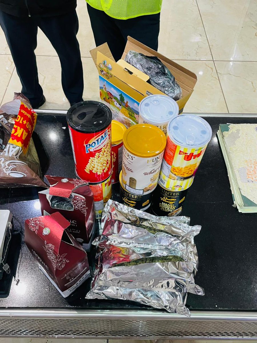 customsnagpur's tweet photo. Officers of Air Customs Unit &amp; AIU foiled a smuggling attempt on 31.10.2025 at DBAI Airport, Nagpur. 5 kg of foreign-origin hydroponic weed, valued at ₹5 crore, was seized from a passenger arriving on flight QR590 from Doha. One person was arrested under NDPS Act, 1985. https://t.co/Nbqj8QysXe
