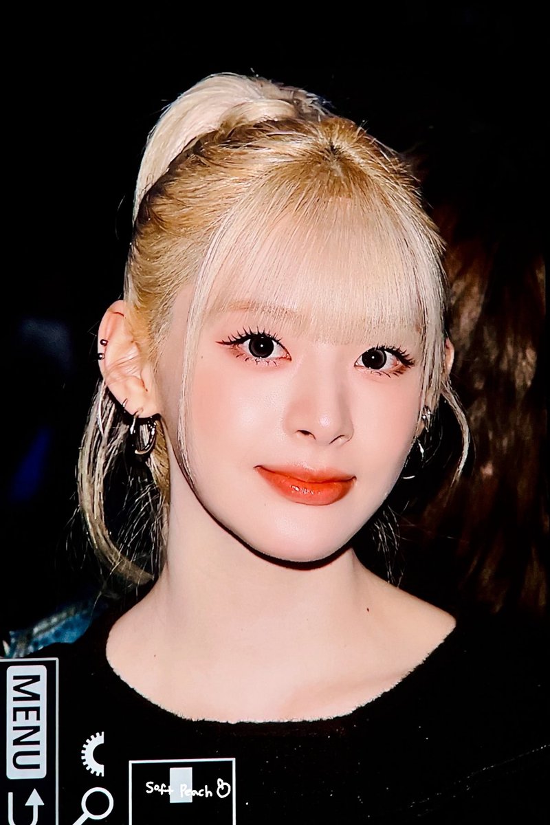 soft peach tweet media