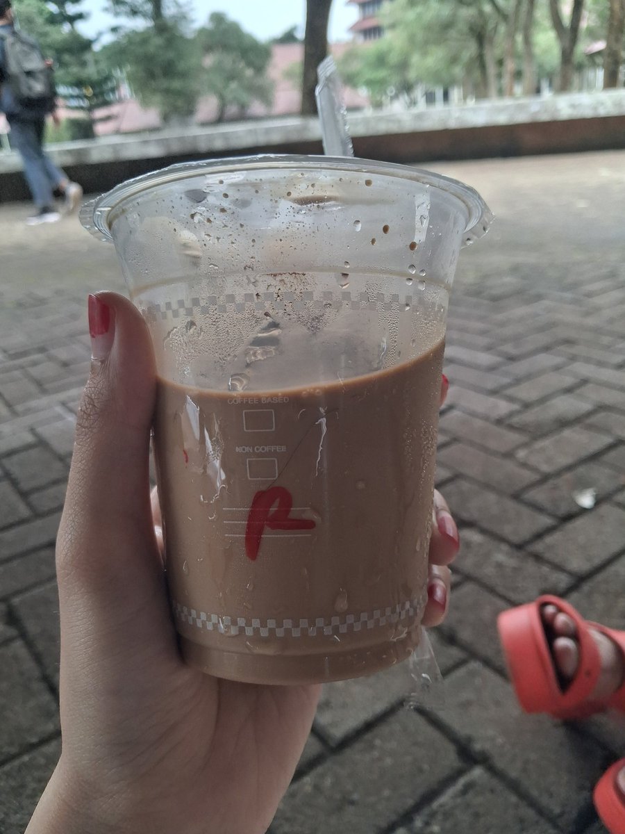 misalchan's tweet photo. tetaplah ngopi walaupun habis ini tremor dan asam lambung naik😊 https://t.co/7UrYEX0COF
