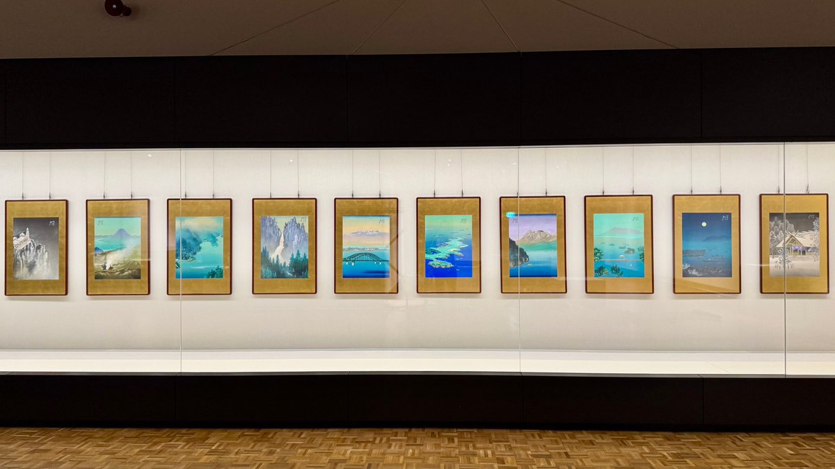 【#初三郎が描いた北海道 展示紹介】
今年（2026年）、完成から90周年を迎えた「北海道鳥瞰図」「北海道十景」を一挙公開！当館が北海道博物館としてリニューアルしてから初めての全作品公開の機会です。
肉筆画（手描きの作品）の鮮やかな色彩を、ぜひご自身の目でご覧ください！