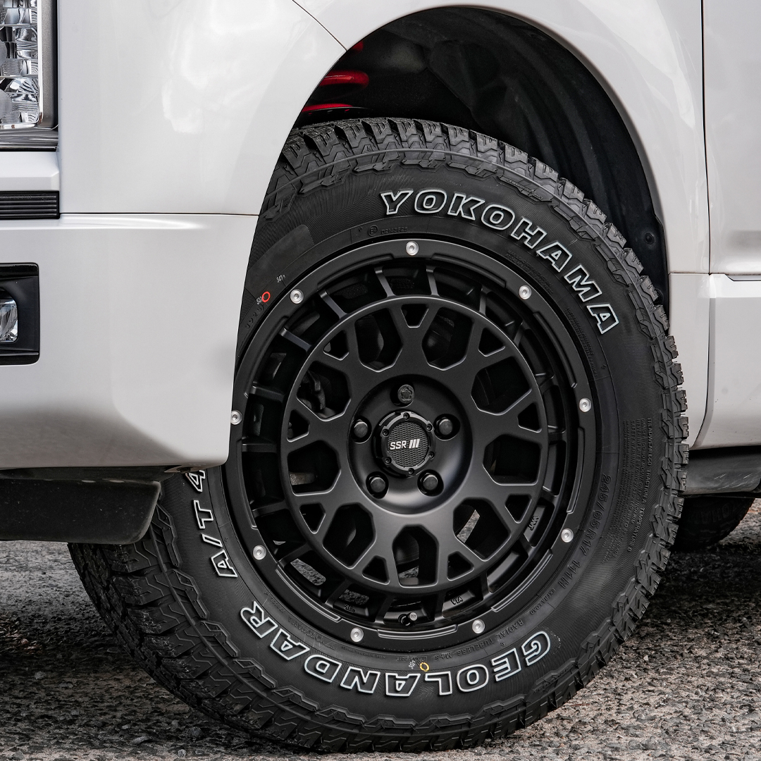 メッシュ×フィンにビードロックデザインを融合。 オフロードマシンを