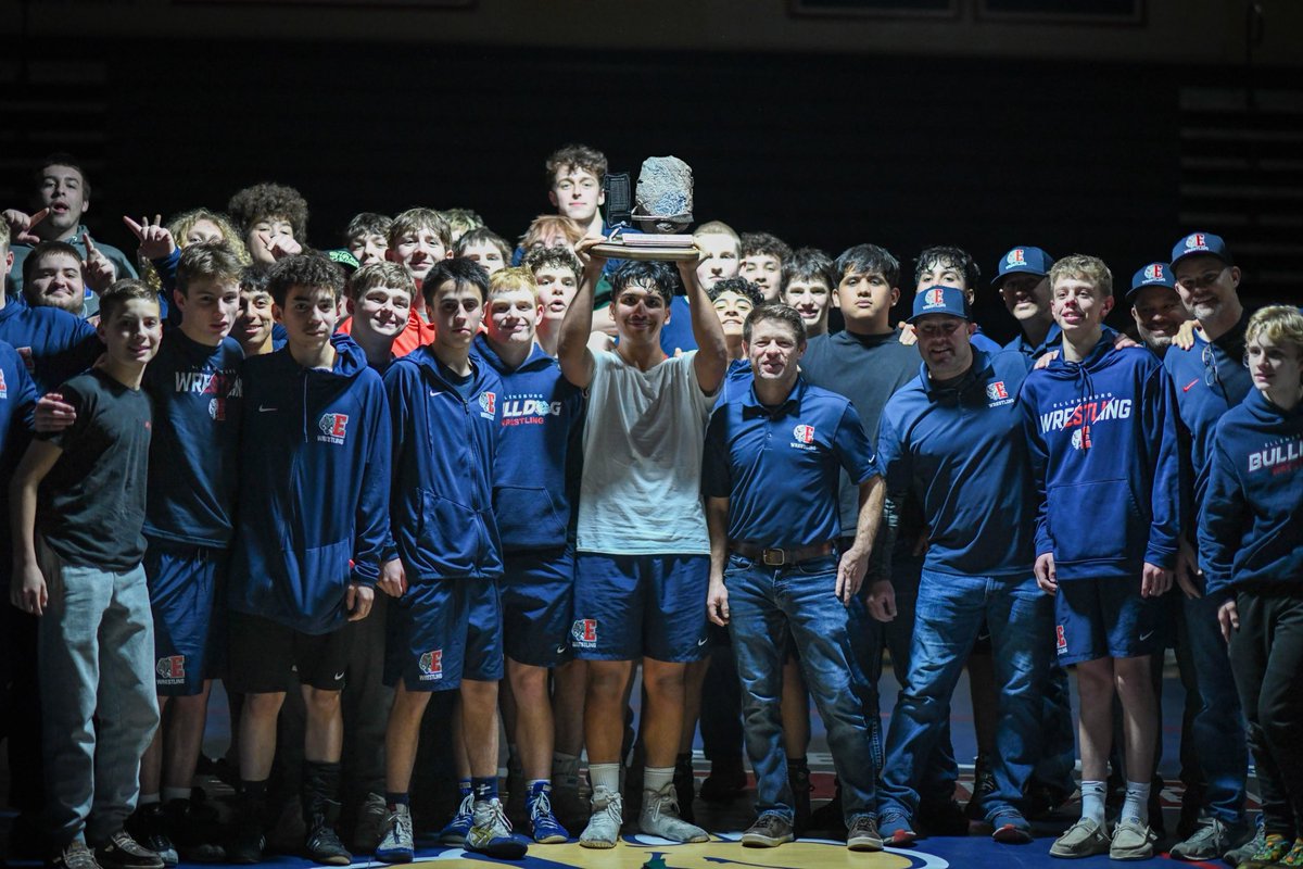 ValleySportsPix's tweet photo. Clash of the Canyon 🪨 Bulldogs vs Vikings #WEareEHS  #ThisIsTheCWAC #CWACBWrestling202526 #CWACGWrestling202526 #SportsPhotography https://t.co/lA2dS0Nhho