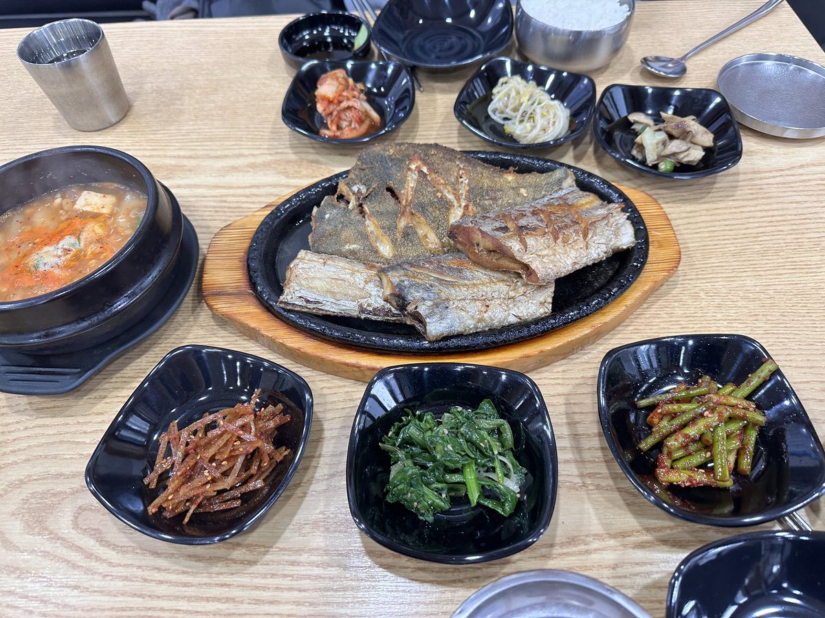 nunnu1209's tweet photo. 📍생선나라구이 
등촌동 맛도리 생선구이집🐟

생선구이집이란 타이틀 답게 다양한 종류의 생선들이 있는 곳, 
생선구이 뿐만 아니라 다른 메뉴들도 다 맛있어요! 특히 제육볶음이 맛도리

단골들 많은 동네 맛집입니다. 
생선구이 땡길 때 츄라이츄라이~ 

#등촌맛집 #생선나라구이 https://t.co/irUDAagYoW