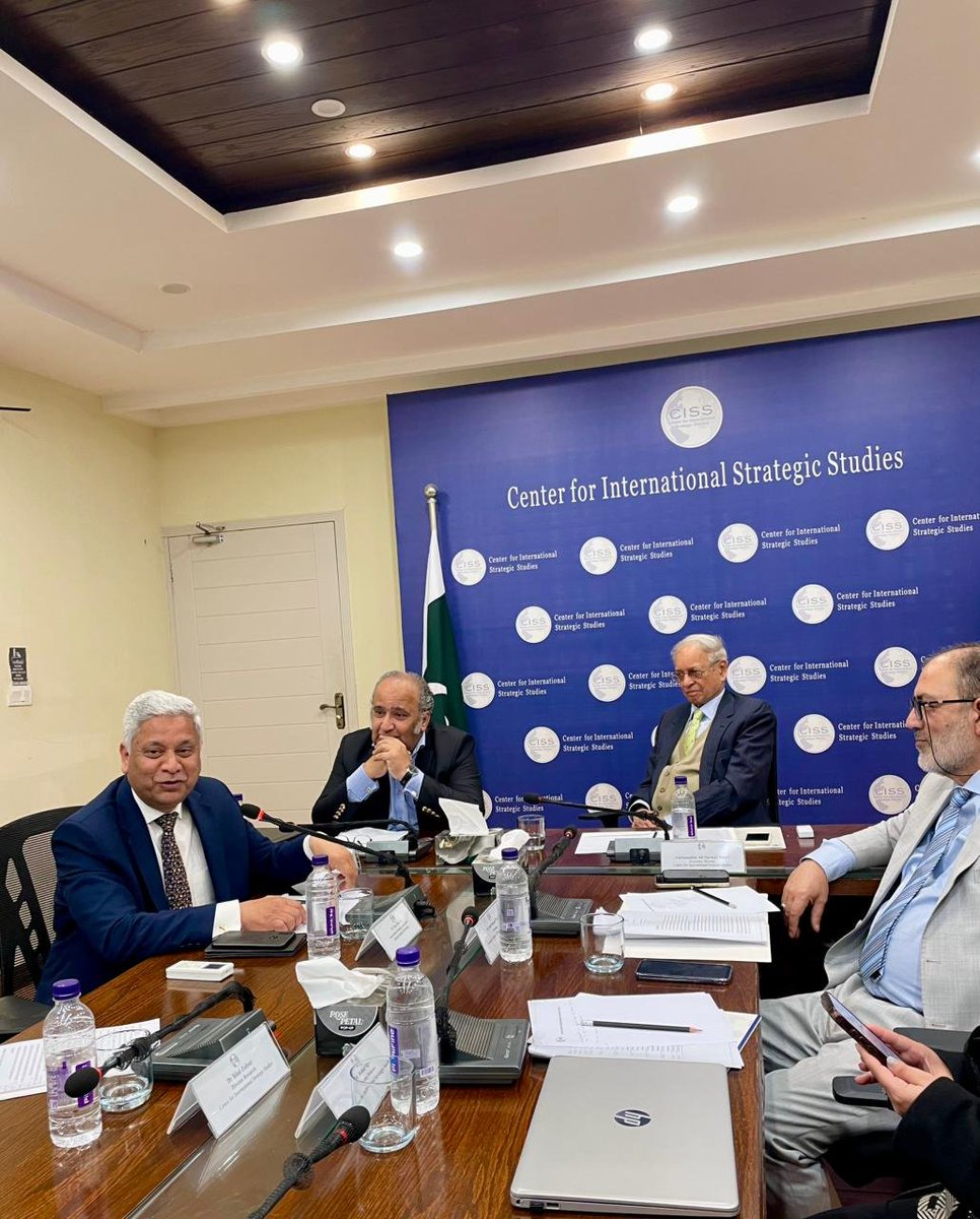 𝐂𝐈𝐒𝐒 𝐇𝐲𝐛𝐫𝐢𝐝 𝐒𝐞𝐦𝐢𝐧𝐚𝐫 “𝐑𝐞𝐯𝐢𝐬𝐢𝐭𝐢𝐧𝐠 𝐭𝐡𝐞 𝐊𝐚𝐬𝐡𝐦𝐢𝐫 𝐈𝐬𝐬𝐮𝐞”

Dr Nazir Hussain highlighted that Kashmir remains the unfinished agenda of Partition. As a State Party to the ICCPR, India is legally bound by Article 6, which guarantees the right to