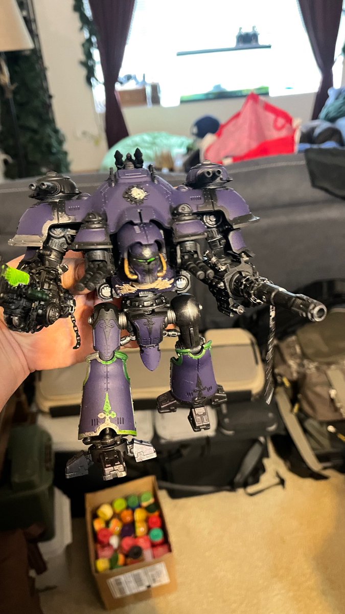Rando3367's tweet photo. My titans #modeling #painting #warhammer40000 #PaintingWarhammer #PaintingMinis #WarhammerCommunity #40k https://t.co/qaO7kxksar