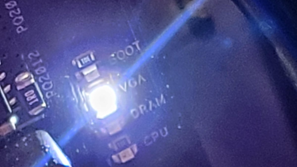 고사양 게임용 PC 조립 의뢰! 🎮 쾌적한 환경을 위해 쿨링팬 교체는 필수죠! 고객님 예산에 맞춰 최고의 효율을 드렸네요. 평택 컴빌런에게 맡겨봐요! ✨

#컴빌런 #조립PC #게이밍컴퓨터 #PC쿨링 #쿨링팬 #평택컴퓨터