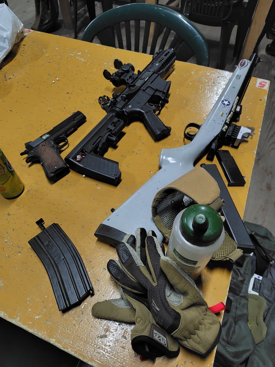 QooUri's tweet photo. メインはエアガバ
復活戦で多弾マグとノーマルマグ2本使うとさすがに疲れた https://t.co/nzzY70HBz4