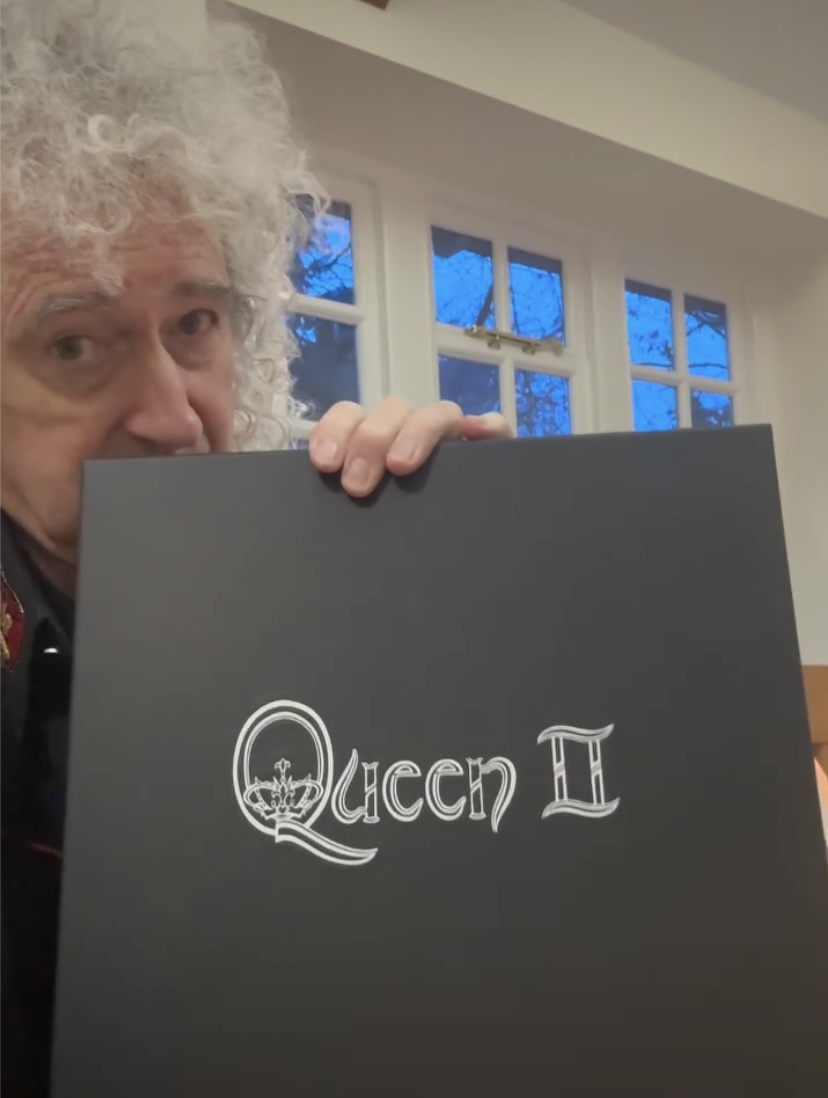 BowieSuede's tweet photo. Queen II 2026 박스세트 3월 27일 발매. 컬렉터스 에디션은 5 CD+2 LP 구성으로 1집처럼 드럼 사운드를 대폭 개선했다는 후문. 2026 New Mix, 미공개 세션, 데모, 비사이드, BBC 세션과 백킹 트랙, 재편집한 73~74년 라이브 수록 (절반 이상은 이미 공개한 거) 내 닉을 만들어준 앨범인데, 사야겠죠.. https://t.co/Btv4AhVMU2
