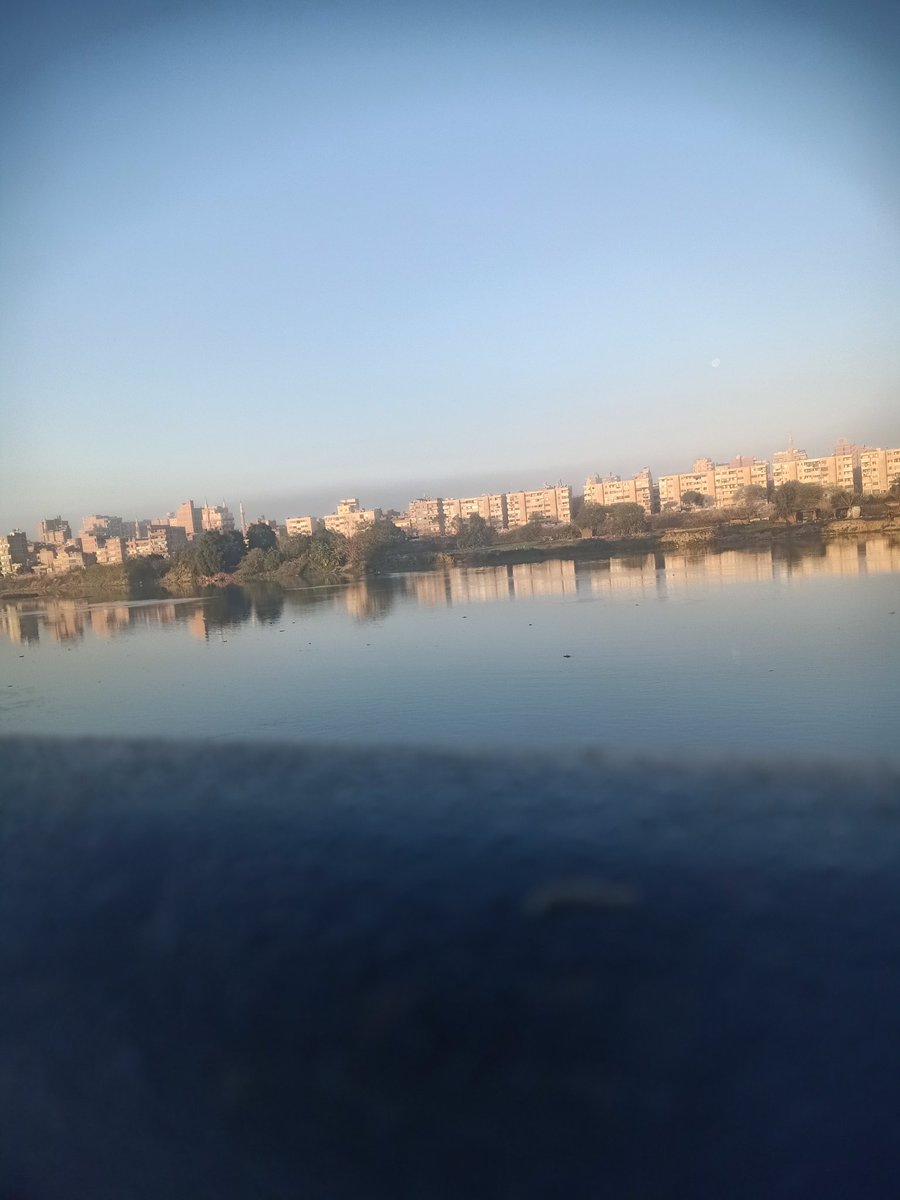 never_mind_z's tweet photo. اول يوم في حياة ال ٢٥
هل من هنا البداية ؟
انا عايز اوصل لإيه ..
وصلت لإيه ..
ايه اللي المفروض أوصله ..
يا ترى العمر يتقاس بالزمن اللي عيشناه  ولا بالحياه اللي حققناها
يوم سنة ساعة زي غيرها مش هتفرق زمن و بيمر عمر و هيخلص في اي لحظة 
حيوات مهما كترت و اختلفت تشابهت
سبحان الخالق https://t.co/s2e4hwAapv