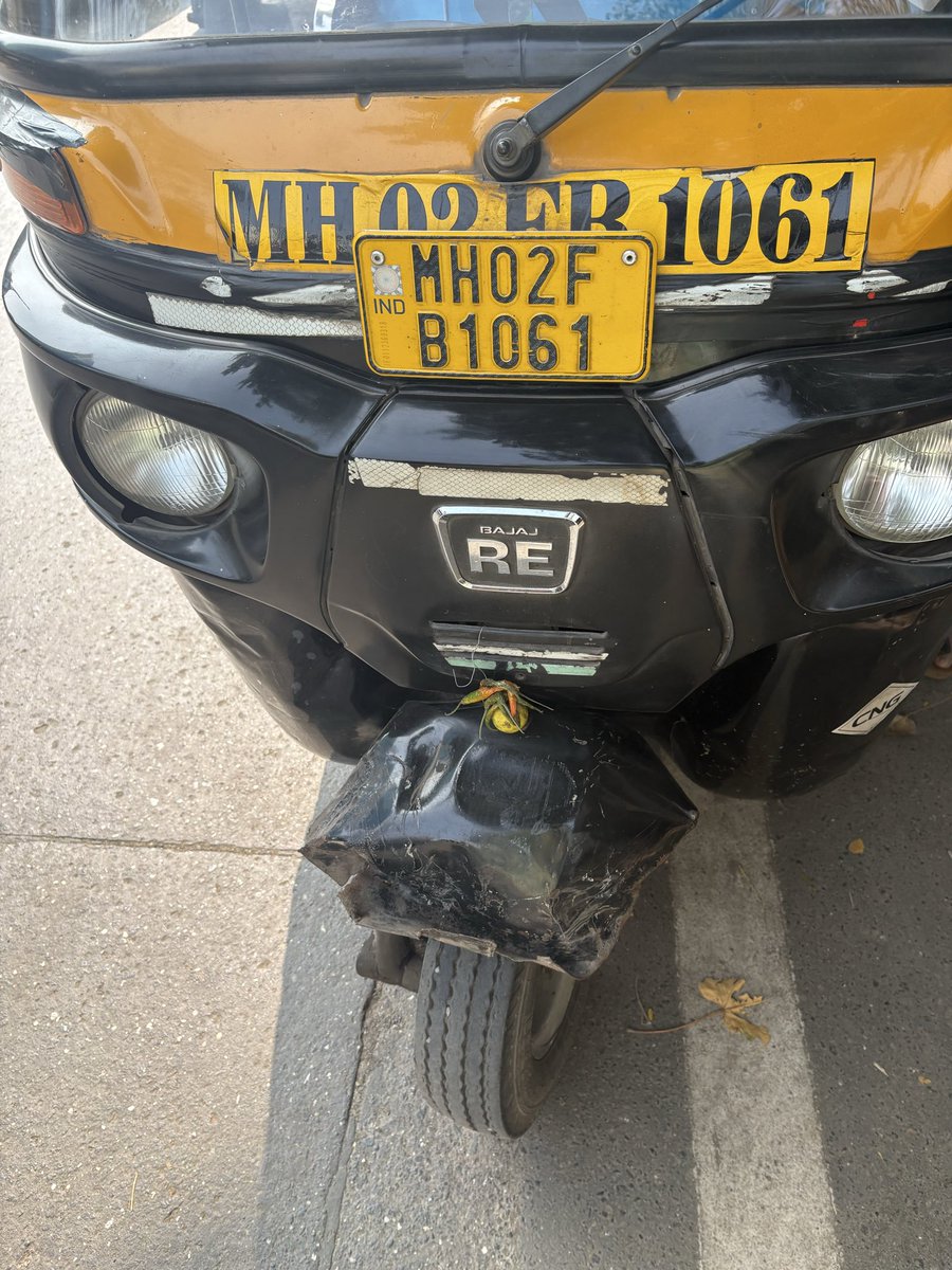 This particular school van was driving extremely rash. Van was with kids under 10 years and met with accident with a rickshaw driver at Juhu , extremely rude.Traffic police pls take action. Infact they blamed the rickshaw guy and fought with him <a href="/MumbaiPolice/">मुंबई पोलीस Mumbai Police</a>