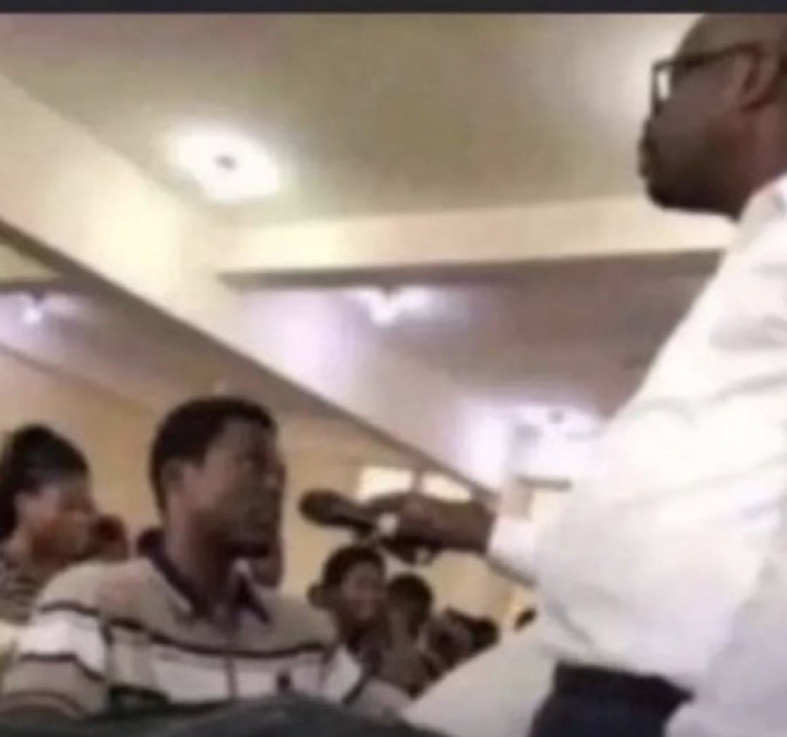 JosmanStima's tweet photo. Ivi serikali ikataka kupunguza umaskini kwa wananchi wa nchi yake ifanye kipi ambacho kitasaidi👇
1️⃣Kuongeza mishahara kwa waajiriwa?
2️⃣kuwapa wananchi mitaji?
2️⃣au kuwaandalia masoko na sehemu nzuri ya Kufanyia biashara? https://t.co/LBPJcU5ALU