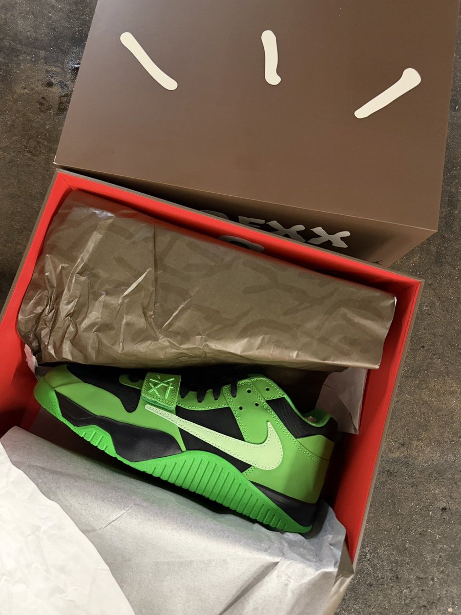JustFreshKicks tweet media