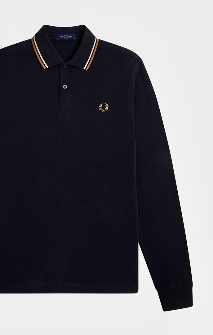 春の新作🌸メンズレディス続々入荷中‼️
【Fred Perry🇬🇧The Long Sleeve Twin Tipped Shirt】

フレッドペリーの代名詞
ラインポロシャツの長袖バージョン！

画像以外のカラーも豊富です

ニットセーターやベストの
アンダーとしてアイコニックに映える大人気アイテム

サイズはXS〜Mが中心です
