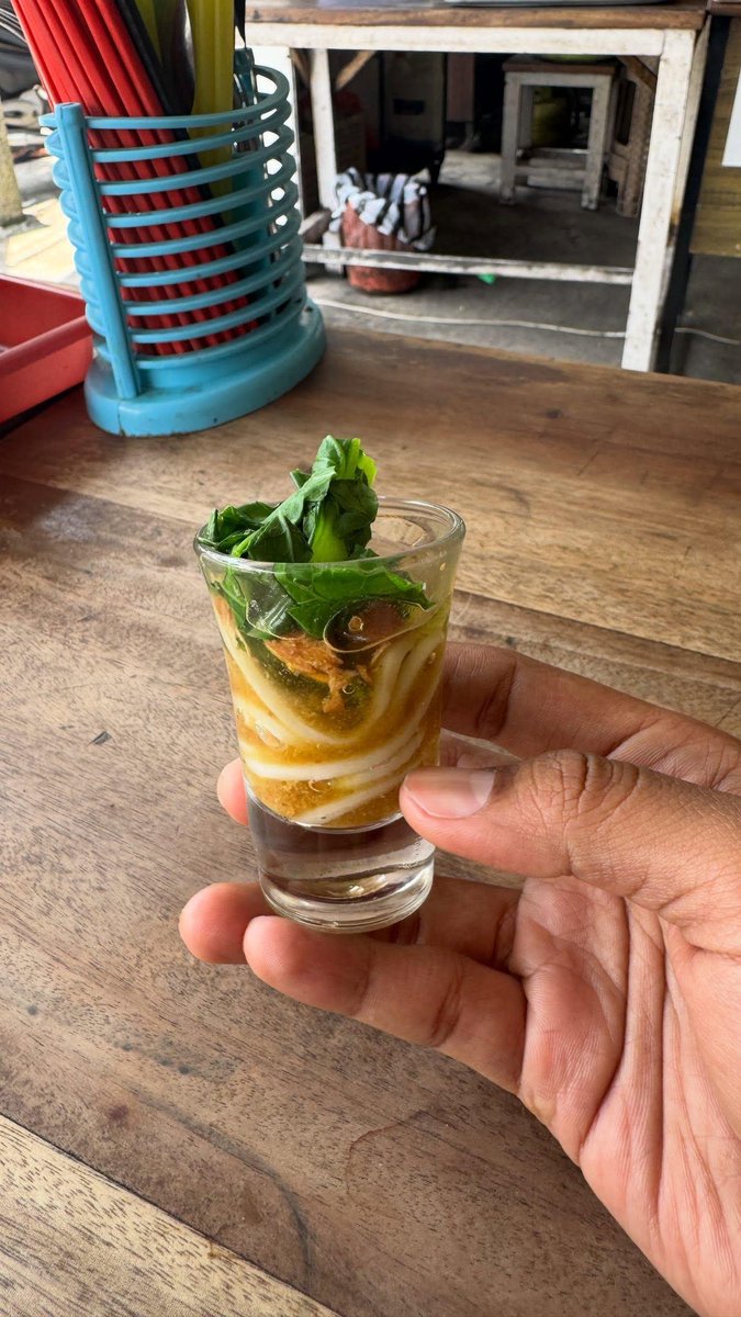 ketika lu banyak masalah tapi bukan peminum tapi pemakan mie ayam😭