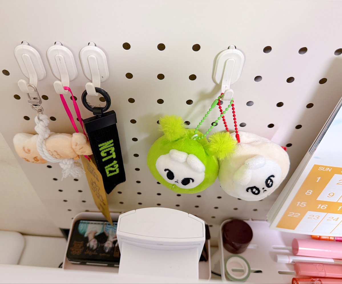 ONLYJAEDO1401's tweet image. 내 트친들이 왜 이리 무리했어 🥹
영상회도 전시회도 못간 나를 위해 럭드 박박 긁어모은 트친들께 이 영광을 돌립니다💚 왹또랑 만두또 같이 두면 개귀여워요 😍😍

@howeverwinter 
@JDRJD__415 
&amp;amp;천사 재도러💚