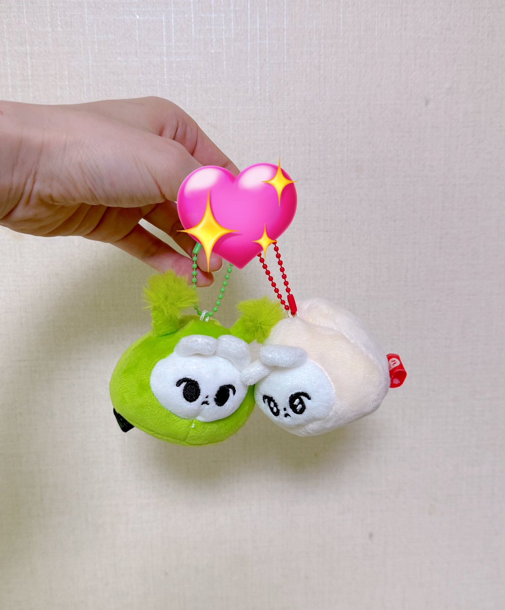 ONLYJAEDO1401's tweet image. 내 트친들이 왜 이리 무리했어 🥹
영상회도 전시회도 못간 나를 위해 럭드 박박 긁어모은 트친들께 이 영광을 돌립니다💚 왹또랑 만두또 같이 두면 개귀여워요 😍😍

@howeverwinter 
@JDRJD__415 
&amp;amp;천사 재도러💚