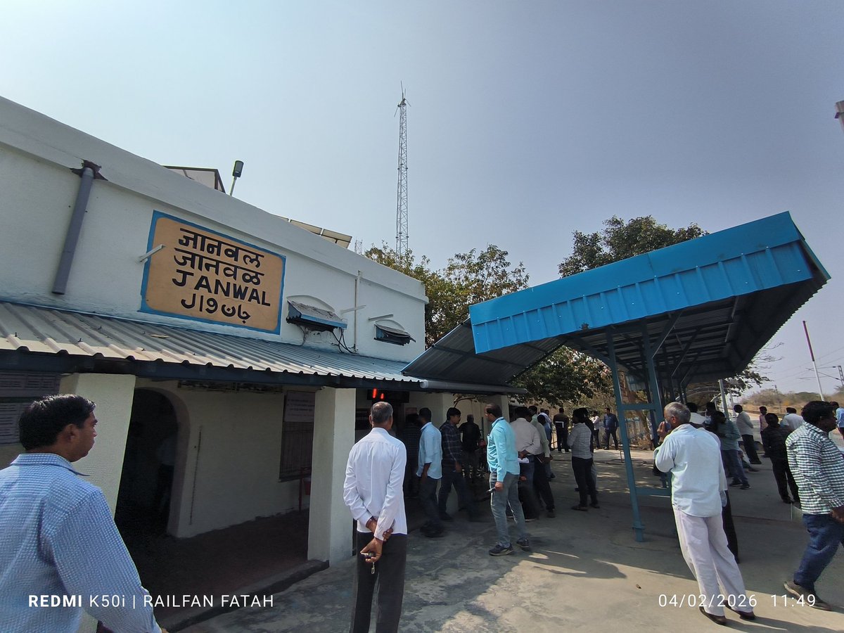 FatahAhad's tweet photo. Dr. R. Gopalakrishnan, DRM Secunderabad, accompanied concern branch officers visit the Janwal JOA rly stn in Vikarabad Parli Section.. https://t.co/AWRcVZel1f