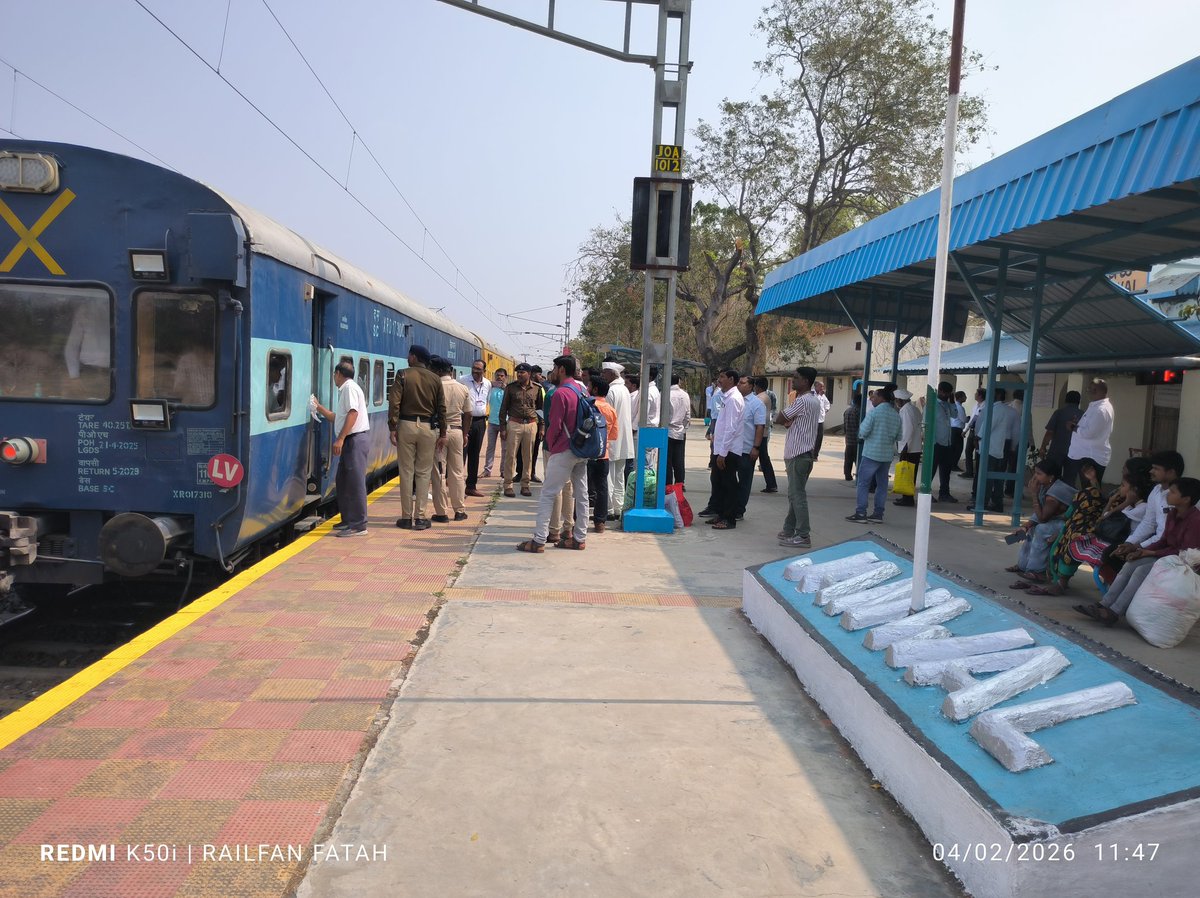 FatahAhad's tweet photo. Dr. R. Gopalakrishnan, DRM Secunderabad, accompanied concern branch officers visit the Janwal JOA rly stn in Vikarabad Parli Section.. https://t.co/AWRcVZel1f