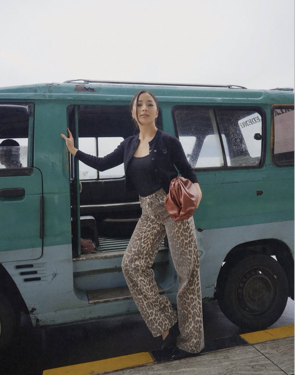 insidefolkative's tweet image. Nikita Willy naik angkot kok malah jadi estetik gini 😭😭😭😭