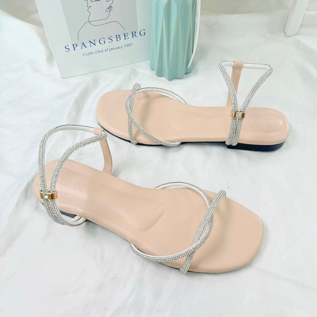 StdShopee's tweet photo. 🦋รองเท้าแฟชั่น รองเท้าแตะดีไซน์รัดข้อ คาดเพชร สวยมาก🦋
พิกัดร้าน : https://t.co/pX8uqbXGd0
#รองเท้าแฟชั่นผู้หญิง #รองเท้าคาดเพชร #รองเท้าผู้หญิง https://t.co/urL8iCnIyA