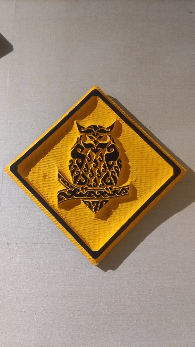 minoruokada71's tweet photo. 私のお気に入りシマフクロウ。

フクロウに注意することなんてあるの？と思いますが、天然記念物シマフクロウの死亡原因の主要なものとして交通事故があります。皆さん、夜の運転にはご注意ください。

#阿寒湖
#実践工房アシリ
#動物園に行こう https://t.co/WsSj0gn7dp