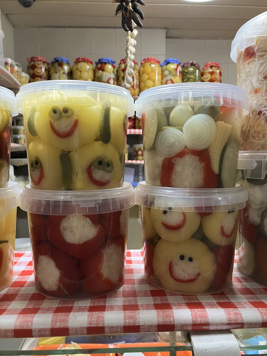 ２月４日(水)
本日１９時まで。

外国に行ってみると日本がよく見える。
経済発展を成し遂げた後に化石化した国。
自分は貧困国の民なんだと自覚しました。
おまけに戦争の匂いまで強く漂ってきている。
どーかしてるぜぃぃぃぃぃぃ

ざわつく心にスマイルピクルスをどうぞ。