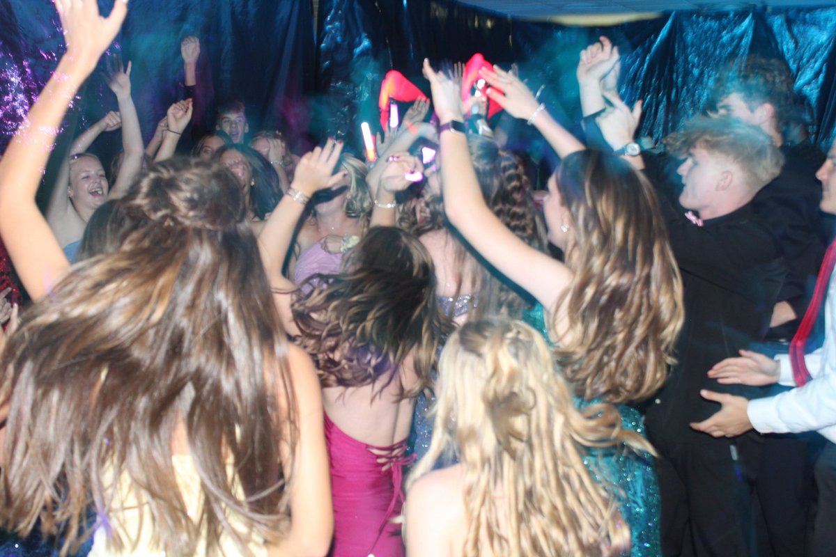 Guys I want to become a much more involved wedding dj videographer and dj and I would like to buy a new computer and a mirror less camera. If you would like to help me venmo.com/u/Katherinefeb here’s an example photo I took