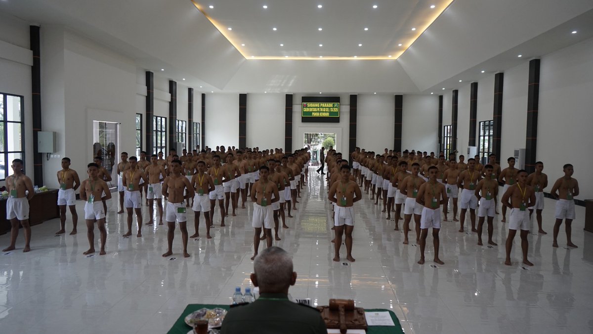 penrem143's tweet photo. Sidang Parade Calon Bintara PK TNI AD Gel.I TA 2026 Panda Kendari Berlangsung Transparan dan Objektif

Kendari – Panitia Daerah (Panda) Kendari melaksanakan Sidang Parade Calon Bintara Prajurit Karier (PK) TNI Angkatan Darat Gelombang I Tahun Anggaran 2026 Panda Kendari. https://t.co/FvYM73D5Nm