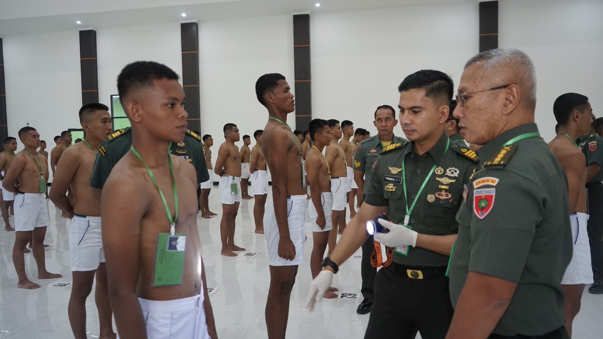 penrem143's tweet photo. Sidang Parade Calon Bintara PK TNI AD Gel.I TA 2026 Panda Kendari Berlangsung Transparan dan Objektif

Kendari – Panitia Daerah (Panda) Kendari melaksanakan Sidang Parade Calon Bintara Prajurit Karier (PK) TNI Angkatan Darat Gelombang I Tahun Anggaran 2026 Panda Kendari. https://t.co/FvYM73D5Nm