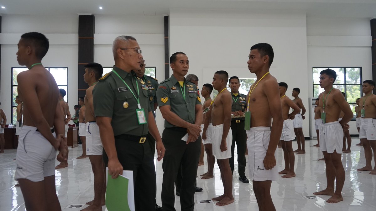 penrem143's tweet photo. Sidang Parade Calon Bintara PK TNI AD Gel.I TA 2026 Panda Kendari Berlangsung Transparan dan Objektif

Kendari – Panitia Daerah (Panda) Kendari melaksanakan Sidang Parade Calon Bintara Prajurit Karier (PK) TNI Angkatan Darat Gelombang I Tahun Anggaran 2026 Panda Kendari. https://t.co/FvYM73D5Nm