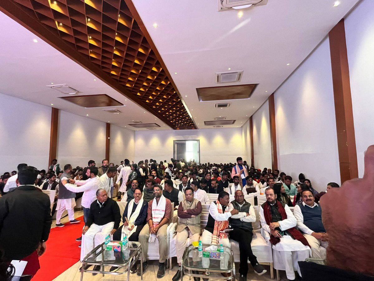 INCJharkhand_'s tweet photo. झारखंड प्रदेश कांग्रेस कमिटी के प्रभारी श्री @KRajuINC जी ने “झारखंड प्रदेश युवा कांग्रेस की कार्यकारिणी बैठक" में झारखंड प्रदेश युवा कांग्रेस के कार्यकर्ताओं एवं पदाधिकारियों को संबोधित किया।

@kcvenugopalmp @sirivellaprasad @MahtoKeshavINC @INCIndia @IYC https://t.co/cXX6OTmVfw