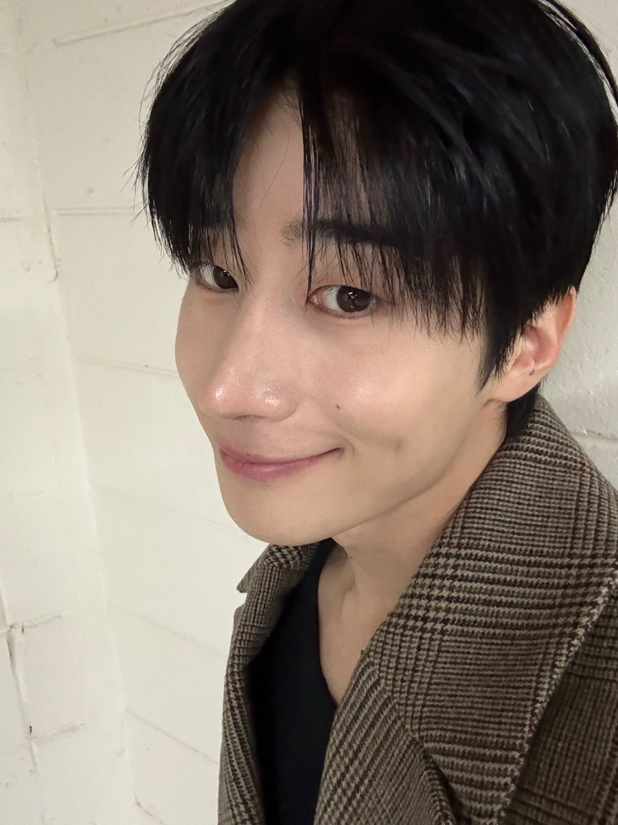 wooya_twt's tweet photo. 한아💜들을 위한 셀카야 https://t.co/frkAElPvBU