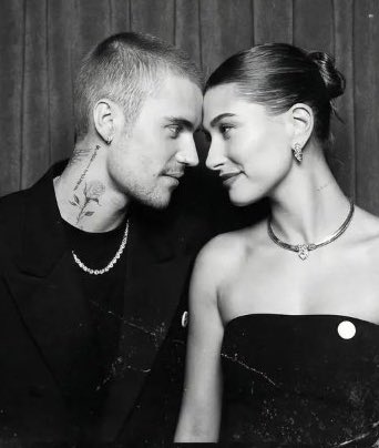 esto es justin bieber cuando no tiene la ansiedad de tener mil cámaras delante de él pero ustedes son muy pelotudos para entenderlo