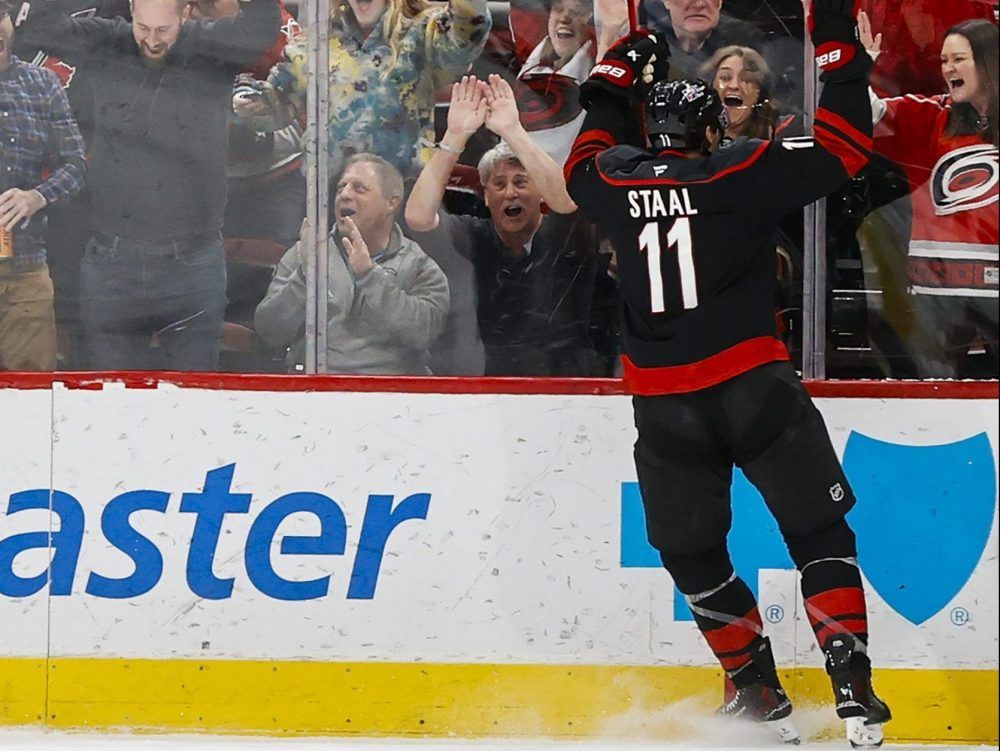 Senators player grades: Mental errors, unreliable goaltending costly in loss to Hurricanes ottawacitizen.com/ottawa-senator…