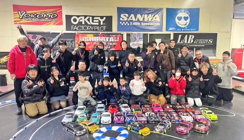 先週の土曜は摂津ラジコンショップMSTのドリフトイベントに参加してきたよー👐♡

ガチ競技って言うより、ピン倒したりジャンプしたり（？）パーティーゲームって感じで
30人以上居たのに私もれなちゃんもtop10入り出来てマジで楽しかった✨笑

これから定期的に開催するみたいやから皆で遊ぼー！♥