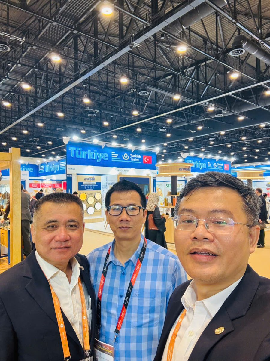 vinacas's tweet photo. 🇻🇳 VINACAS attended WCC &amp; surveyed Gulfood 2026 during a working visit to Dubai. At WCC, VINACAS represented Vietnam in a dedicated session on global RCN supply forecasts and joined closed-door &amp; bilateral meets with AICA 🇮🇳 and INCAJU 🇲🇿to foster long-term cooperation. https://t.co/Z6IHSvOzL8