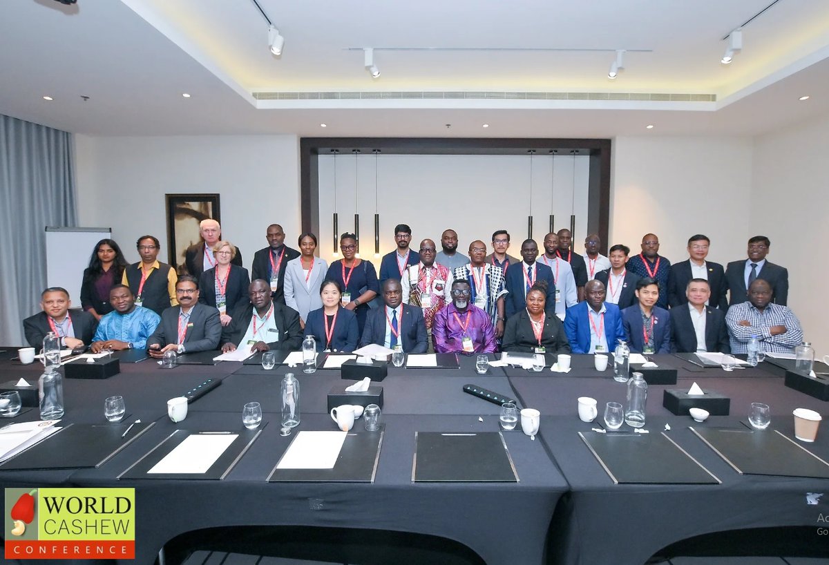 vinacas's tweet photo. 🇻🇳 VINACAS attended WCC &amp; surveyed Gulfood 2026 during a working visit to Dubai. At WCC, VINACAS represented Vietnam in a dedicated session on global RCN supply forecasts and joined closed-door &amp; bilateral meets with AICA 🇮🇳 and INCAJU 🇲🇿to foster long-term cooperation. https://t.co/Z6IHSvOzL8