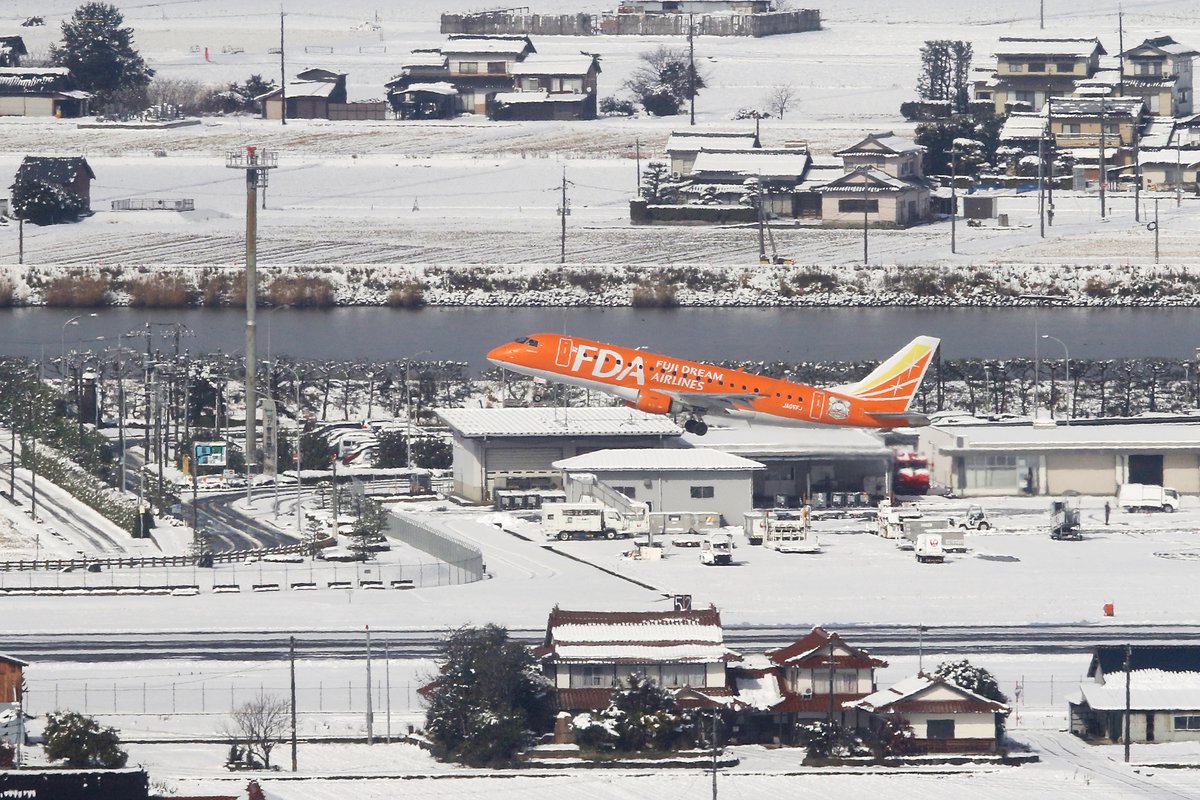 家の横を飛んでいきます💨
出雲空港