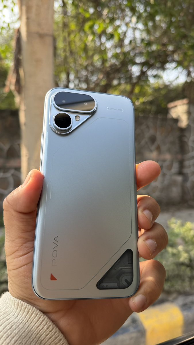 fainalysis's tweet image. ‘Out of this world’ design is finally out of box! Presenting POVA Curve2

@pova_mobile @TecnoMobileInd 

#POVA #POVACurve2 #cooldesign