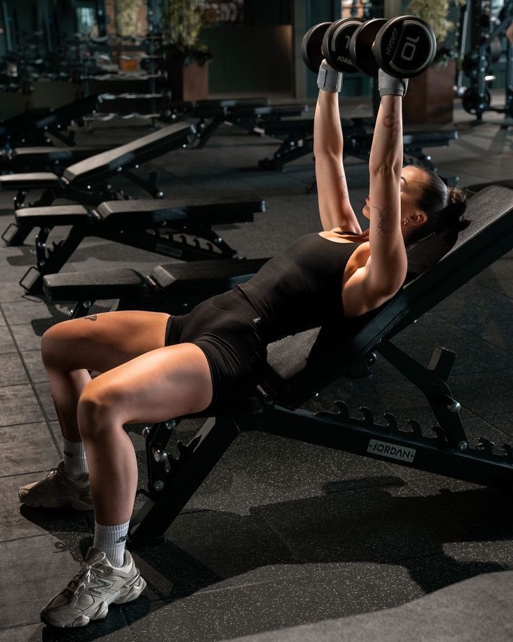 Kaylavosss's tweet image. the gym is my therapy