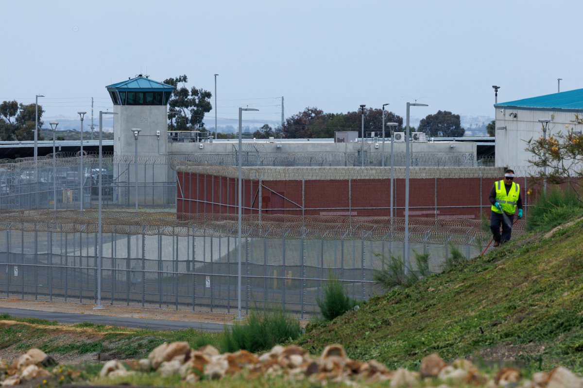 Reuters's tweet image. State prisons in the United States became more violent and nearly 50% deadlier over the past five years as authorities struggled to keep enough guards on the job, according to a government-funded report reut.rs/4tezzZ8 1/5
